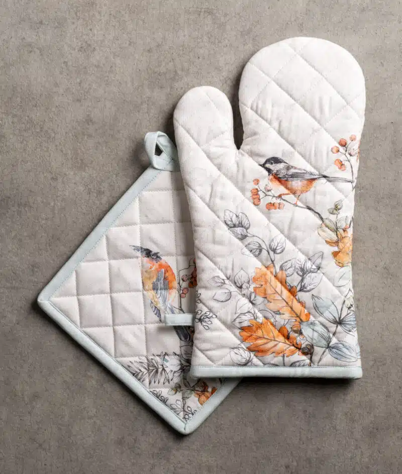 Whitish Shabby Chique Glove & Potholder